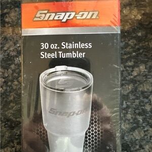 Snap-on Stainless Steel 30 oz Tumbler in Silver